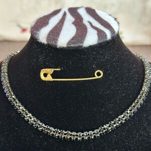 Vintage silvertone necklace with Black Rhinestone